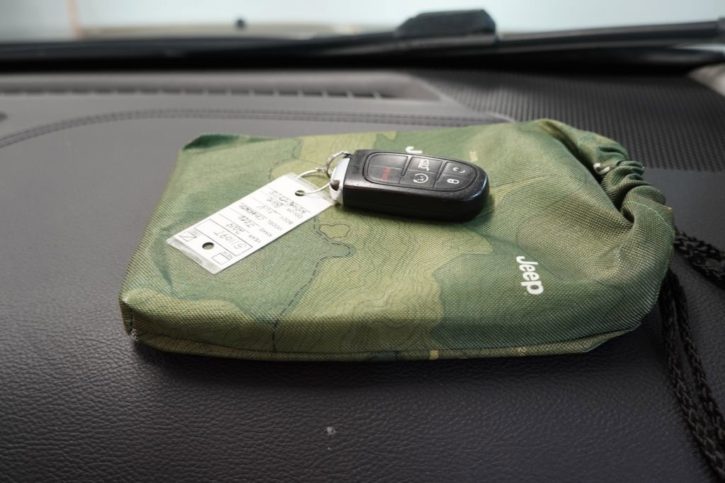 Used 2019 Jeep Cherokee Limited image 35