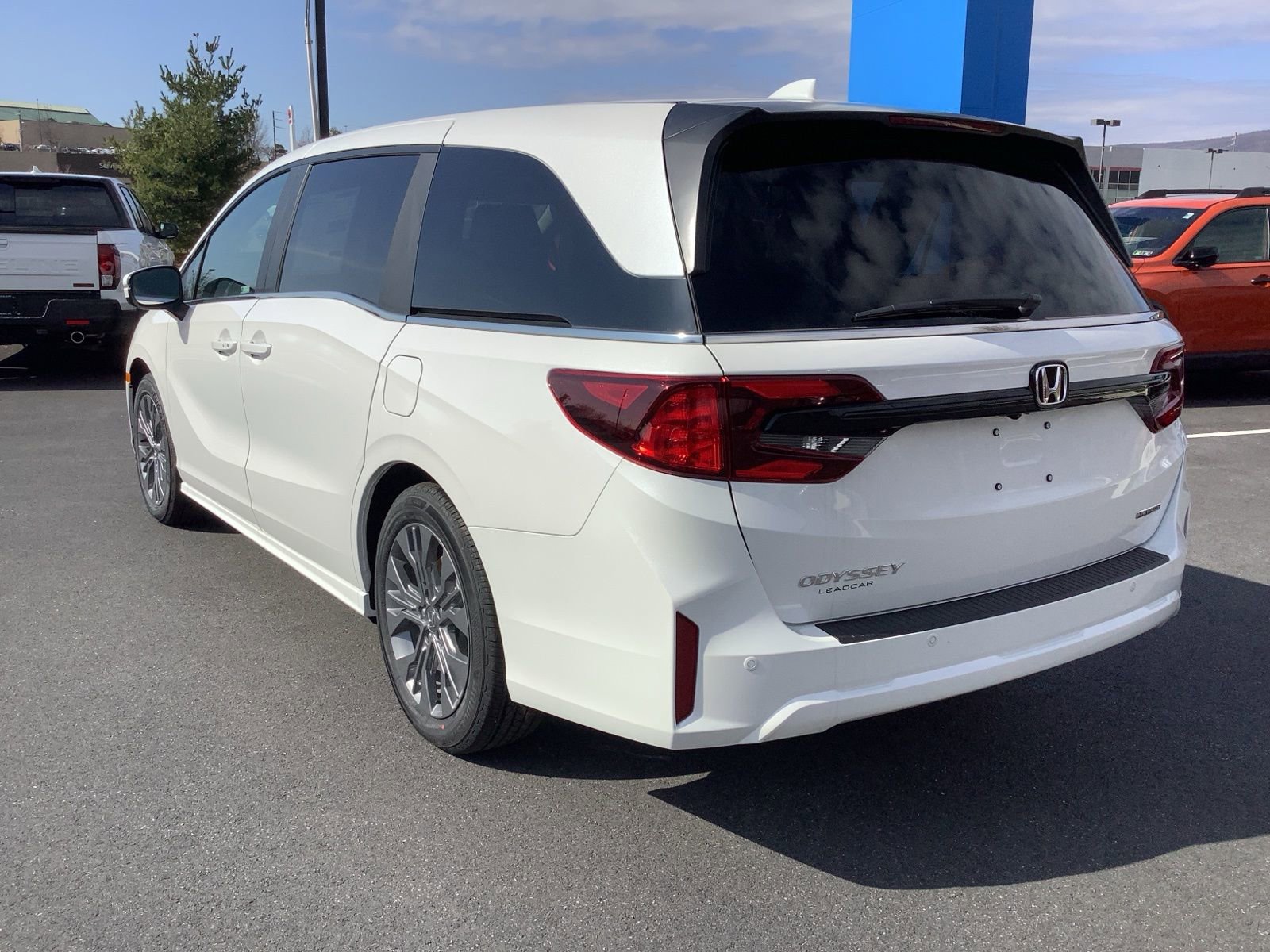 New 2026 Honda Odyssey Touring image 4