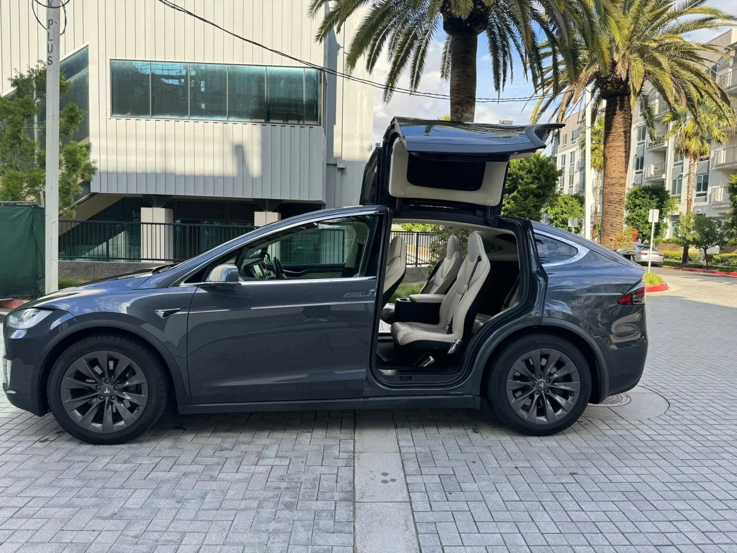 Used 2020 Tesla Model X Long Range AWD/4WD image 5