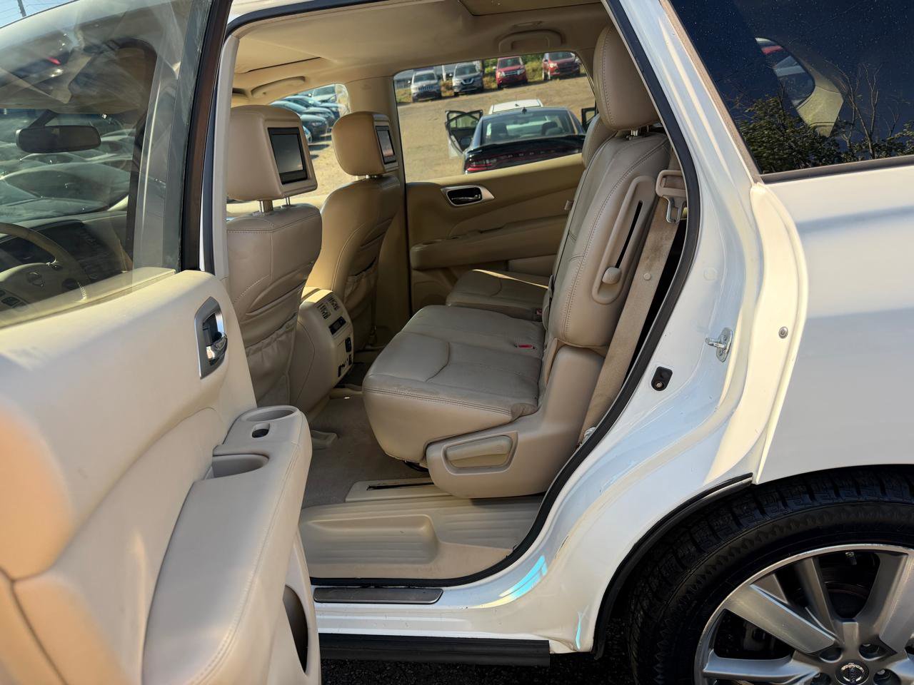 Used 2013 Nissan Pathfinder Platinum w/ Platinum Premium Pkg FWD image 15