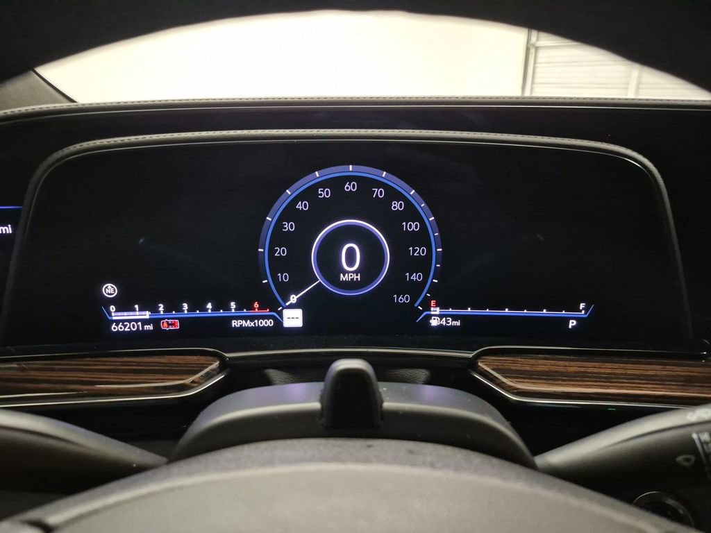 Used 2023 Cadillac Escalade Premium Luxury RWD image 11