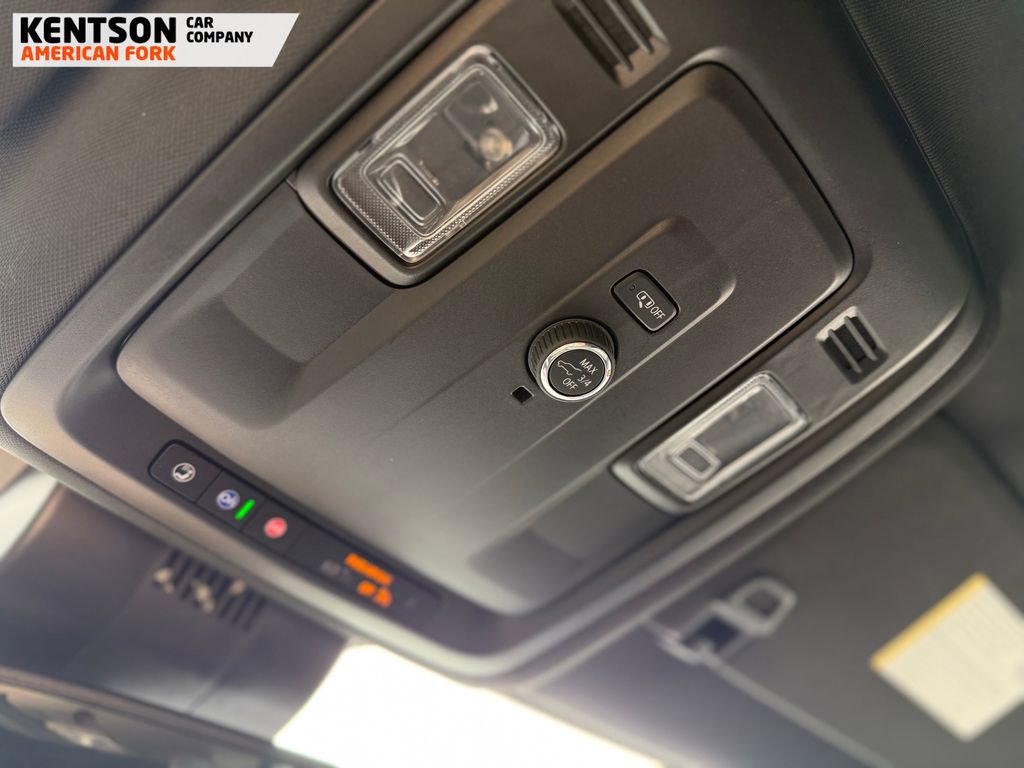 Used 2025 Chevrolet Suburban Z71 AWD/4WD image 31