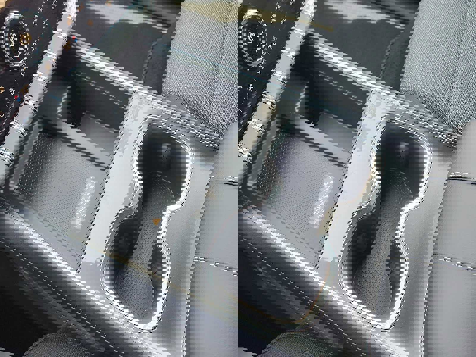 New 2025 GMC Acadia Elevation image 17