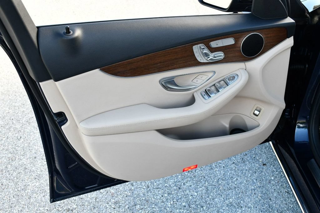 Used 2019 Mercedes-Benz C 300 4MATIC Sedan image 41