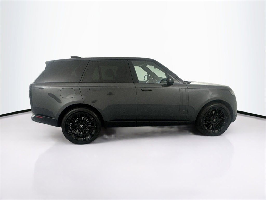 Used 2023 Land Rover Range Rover SE image 4
