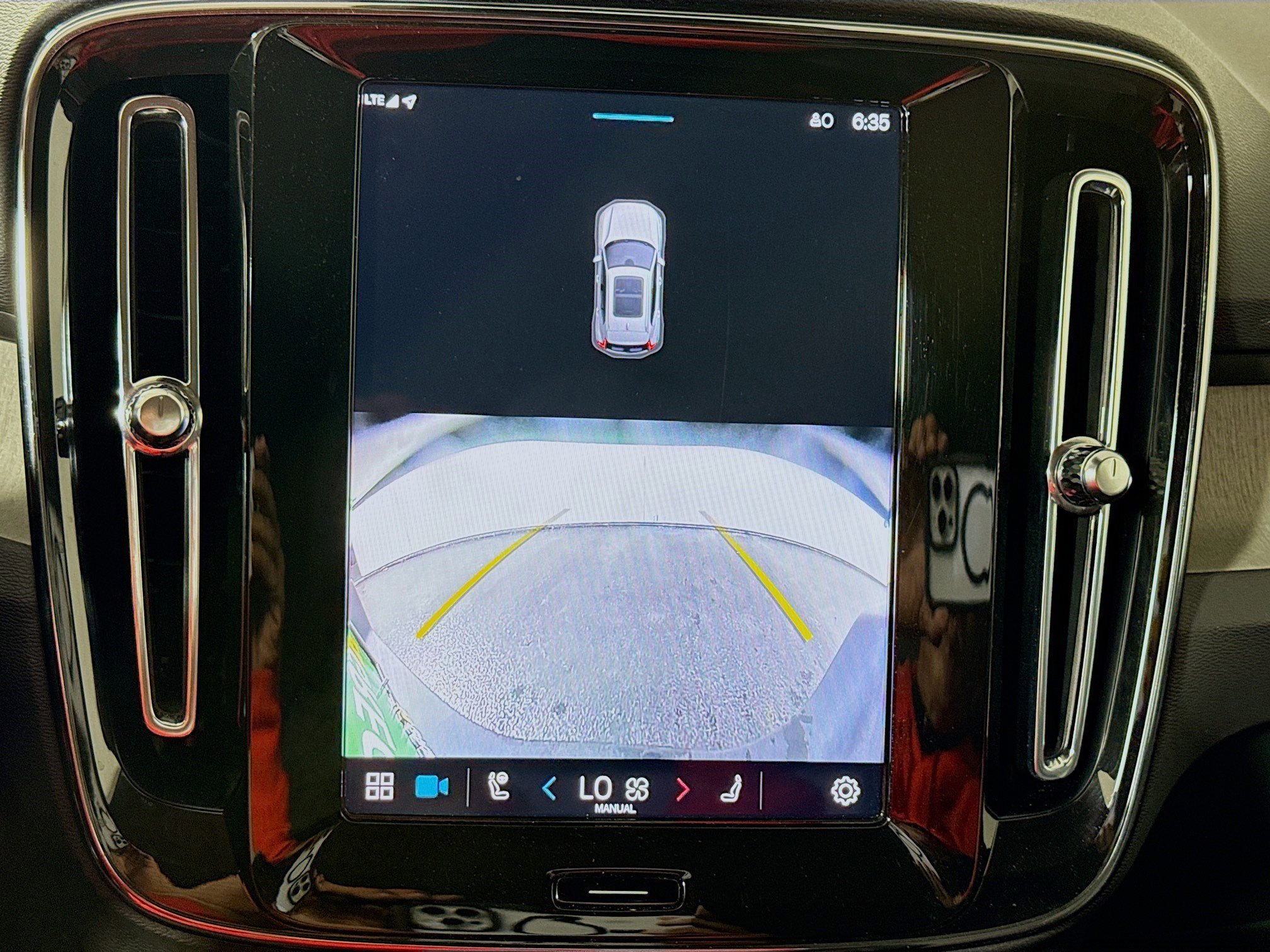 Used 2025 Volvo XC40 B5 Core image 19