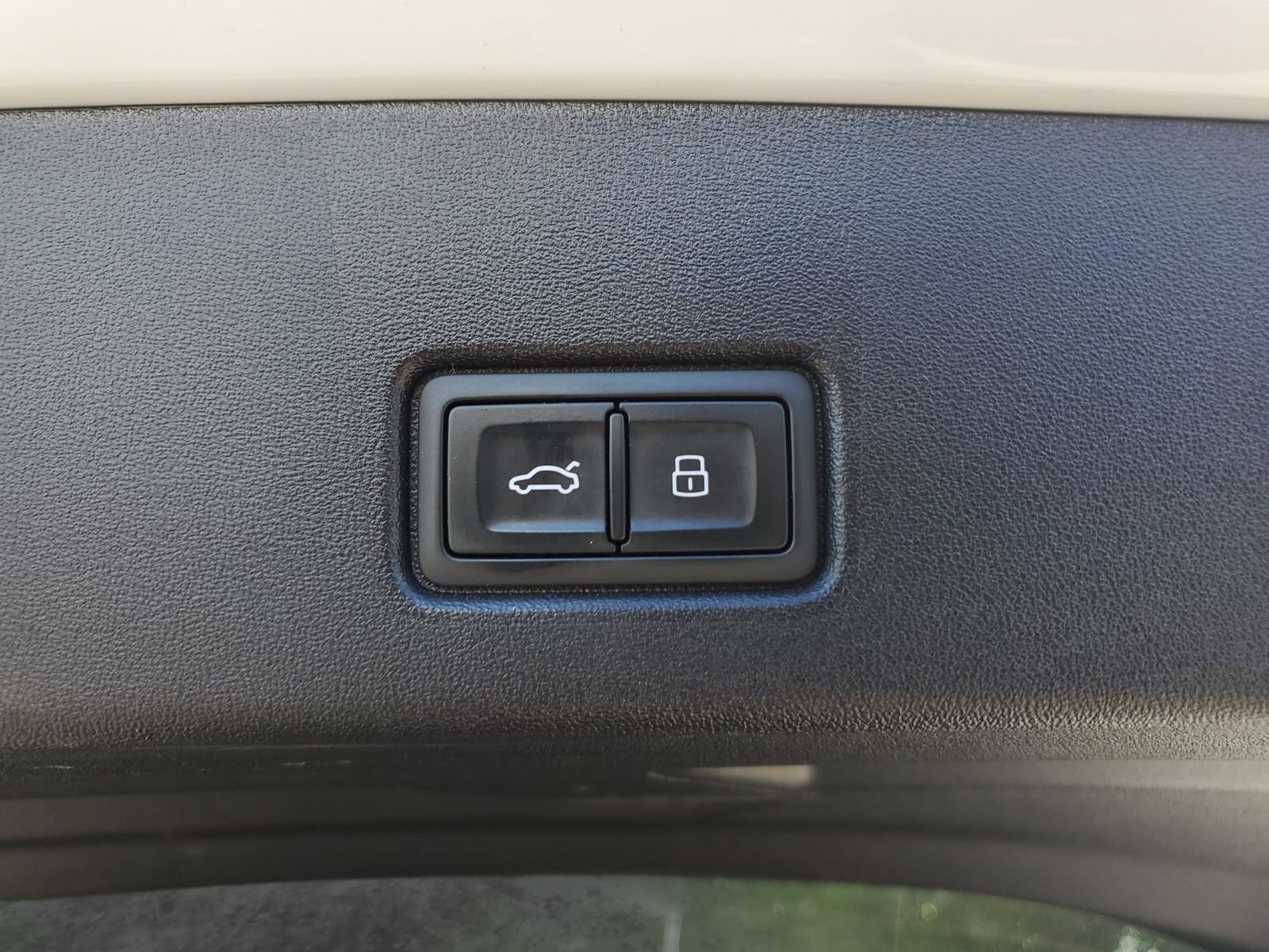 Used 2023 Audi Q4 e-tron Premium w/ Premium Plus RWD image 9