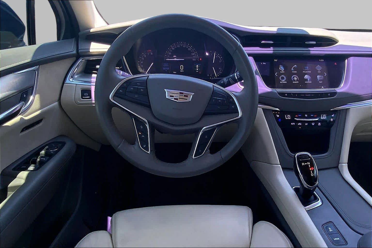 Used 2017 Cadillac XT5 Premium Luxury FWD image 6
