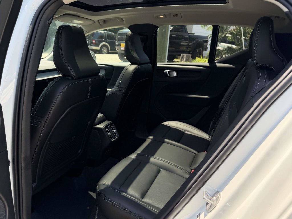 New 2026 Volvo XC40 B5 Plus w/ Protection Package Premier AWD/4WD image 14