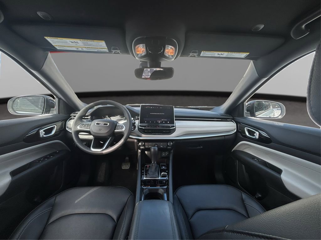 Used 2025 Jeep Compass Limited image 25