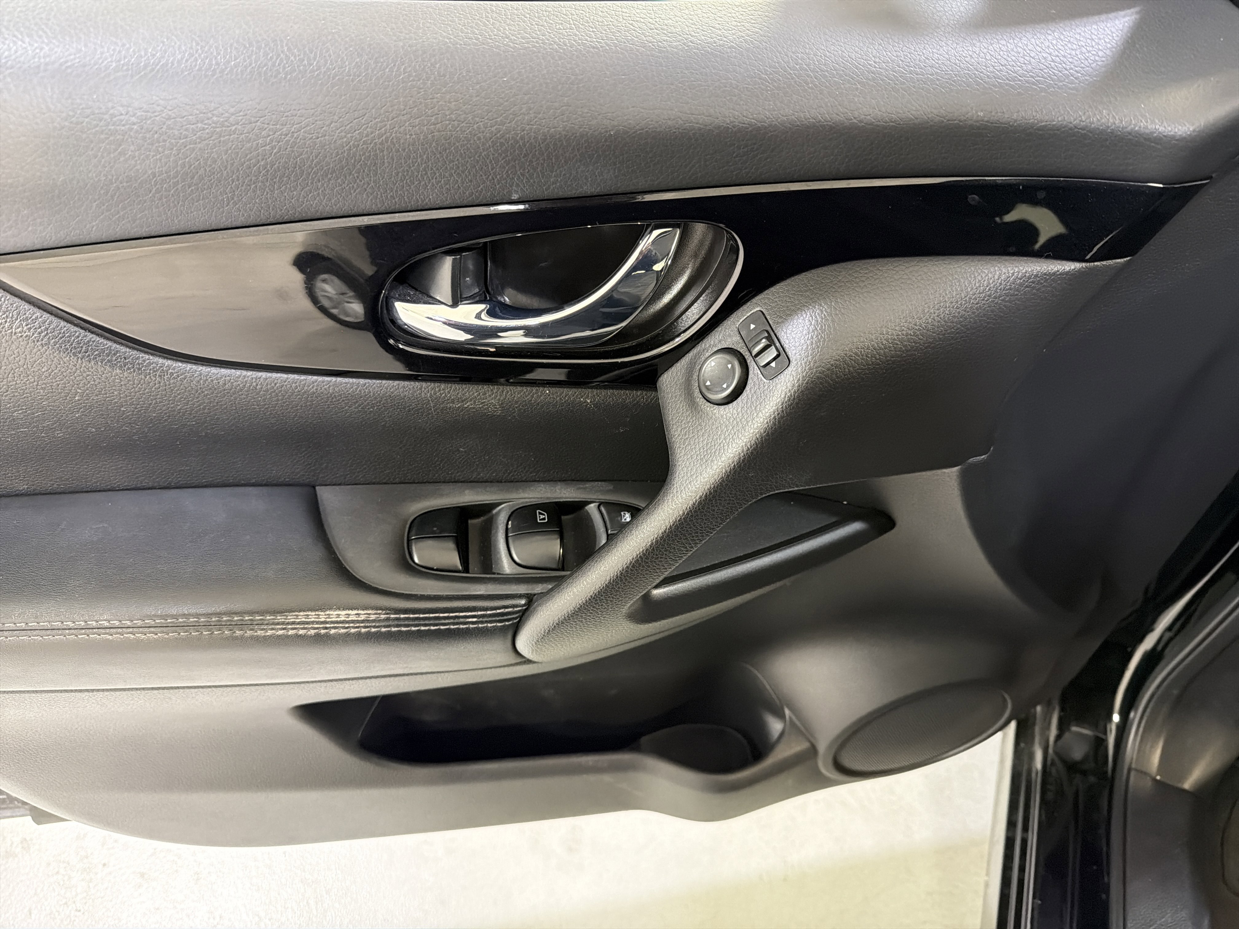 Used 2018 Nissan Rogue Sport SV image 14