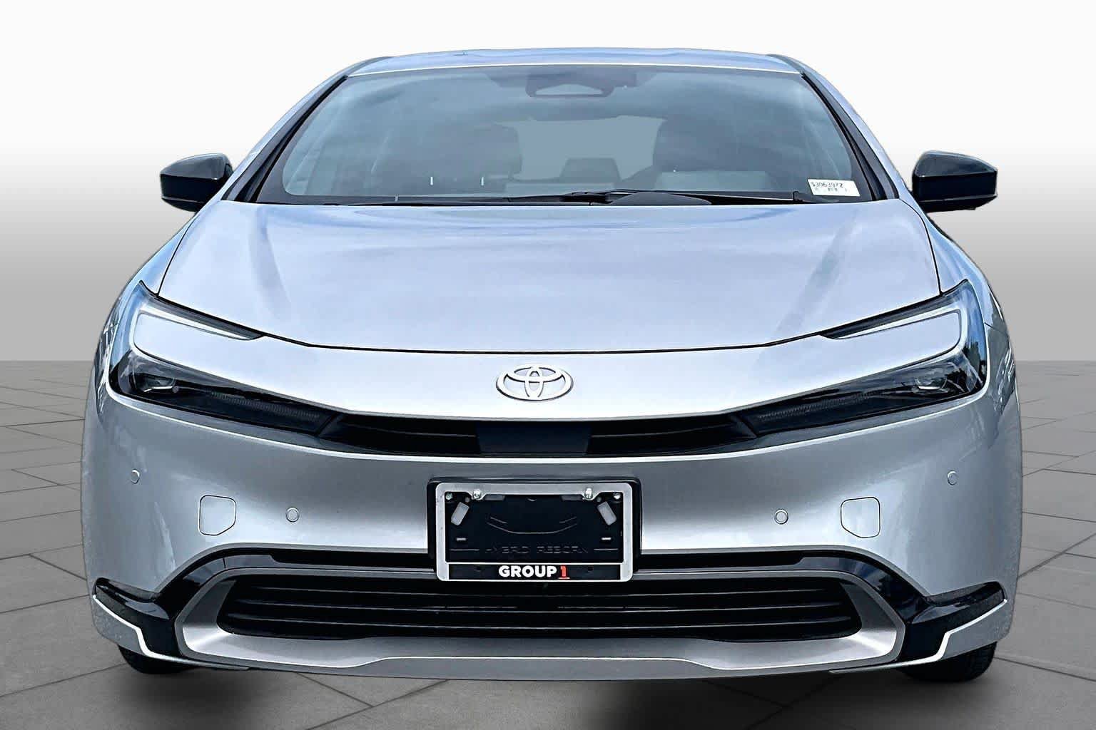Used 2025 Toyota Prius XLE FWD image 4