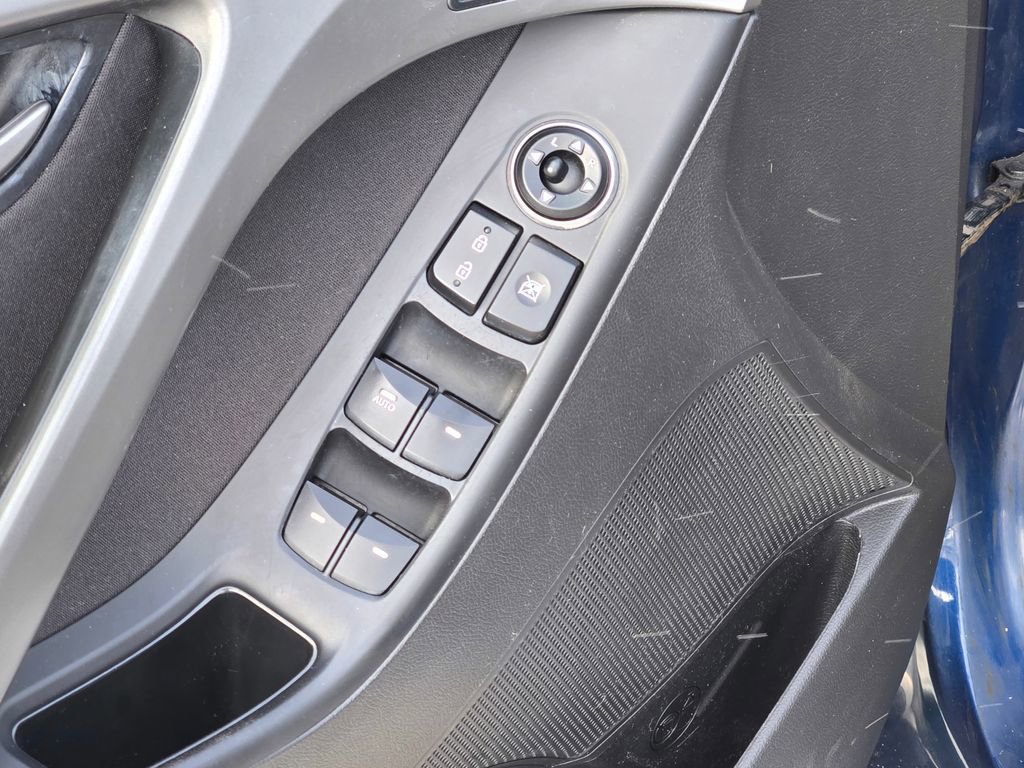 Used 2016 Hyundai Elantra Value Edition image 25