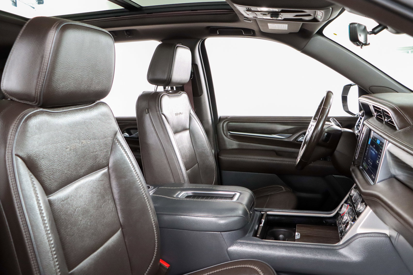 Used 2021 GMC Yukon Denali w/ Denali Premium Package image 32