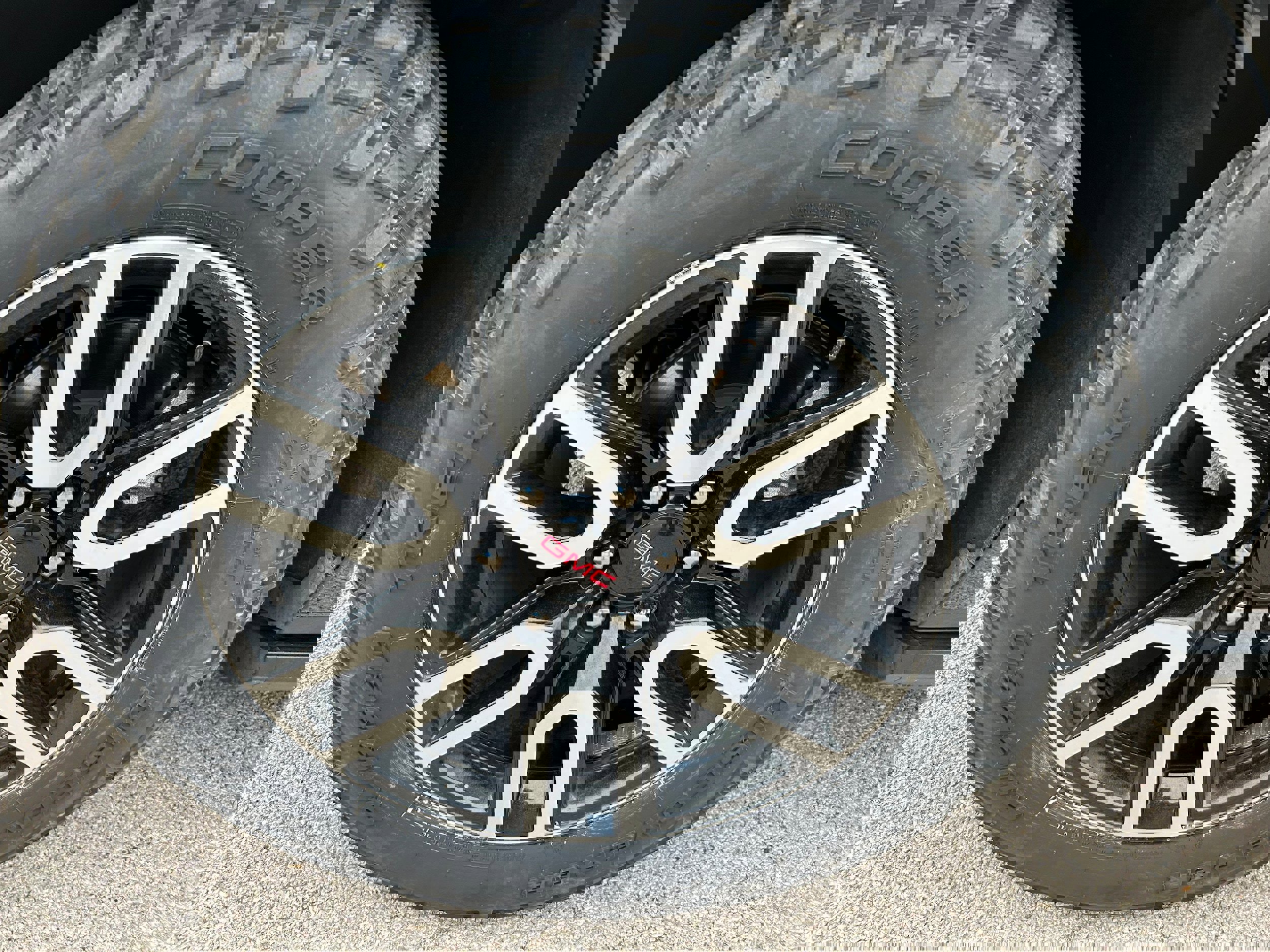 Used 2024 GMC Yukon AT4 w/ AT4 Premium Plus Package image 7