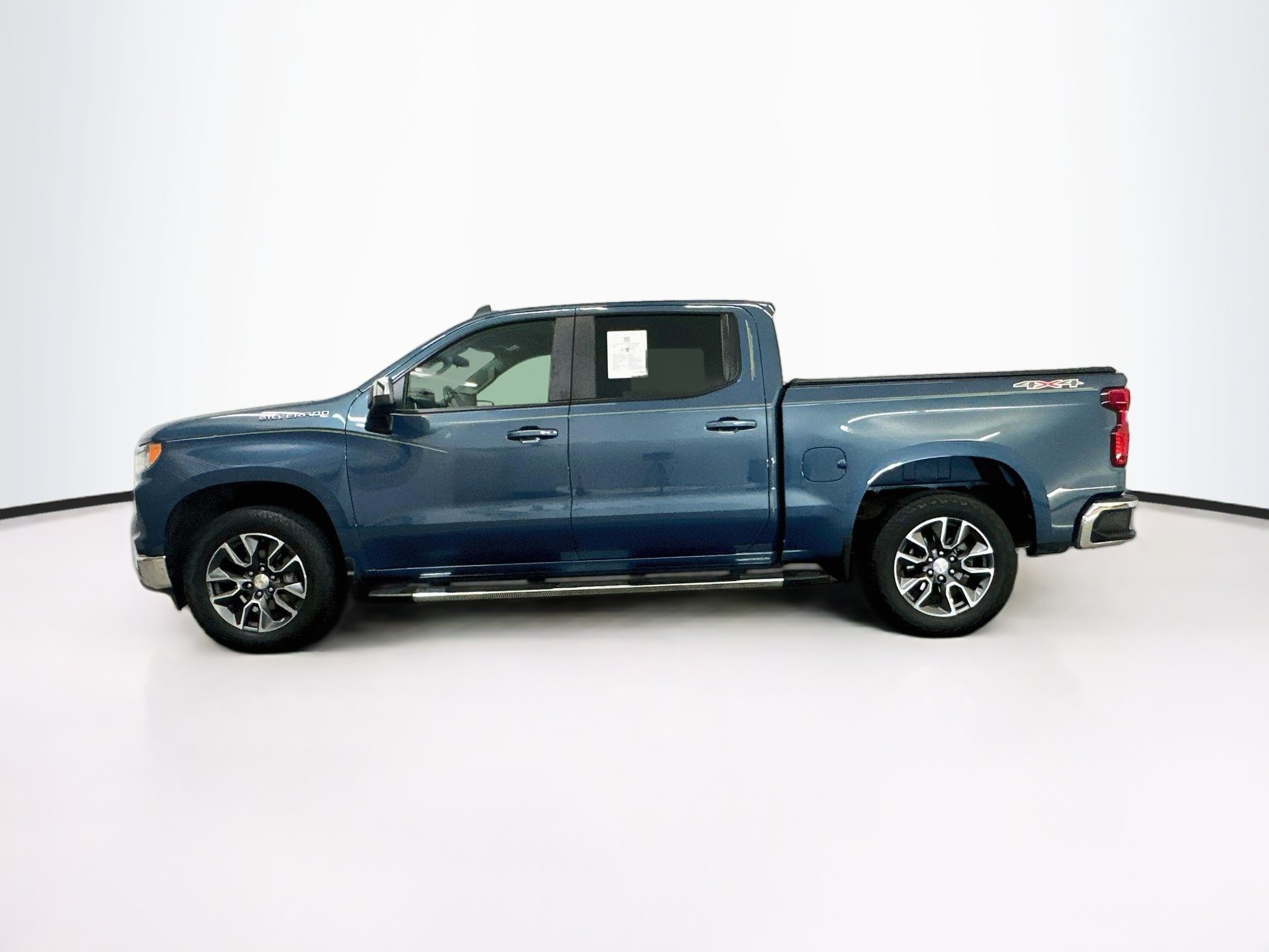 Used 2024 Chevrolet Silverado 1500 LT AWD/4WD image 4