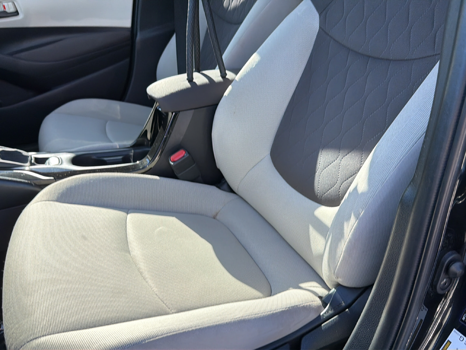 Used 2022 Toyota Corolla LE FWD image 30