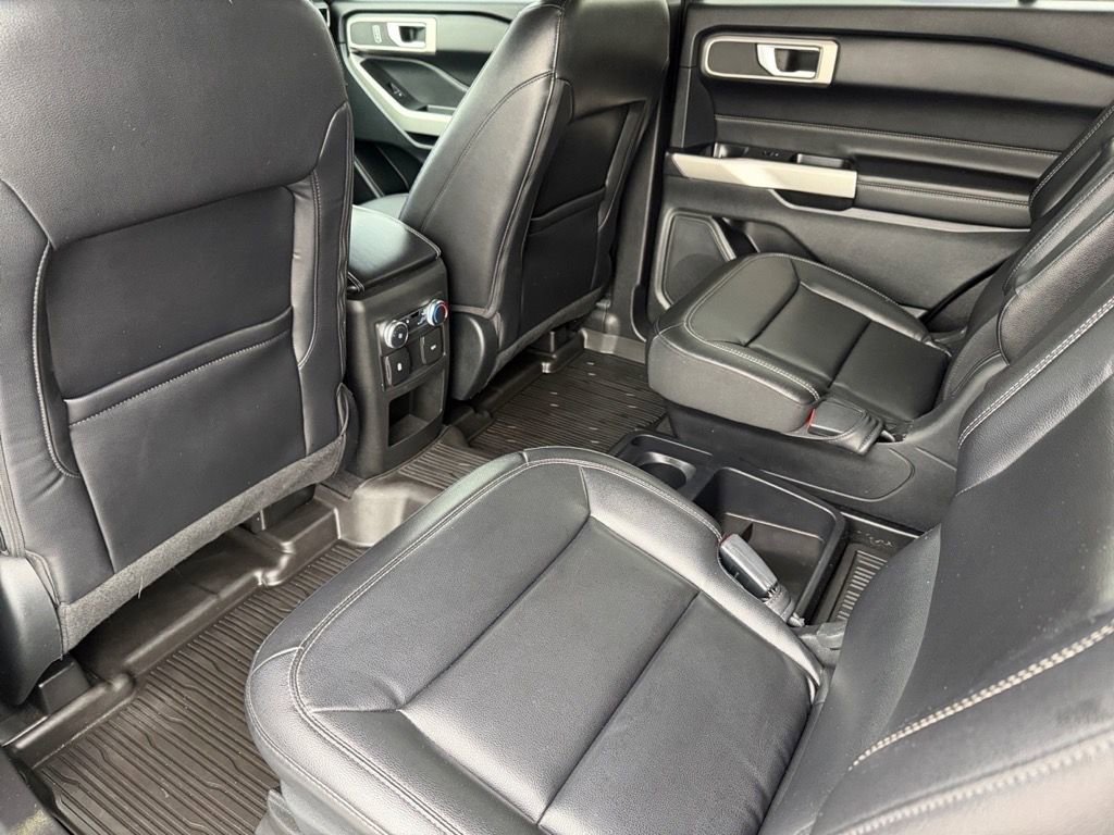 Used 2021 Ford Explorer XLT w/ Equipment Group 202A image 13