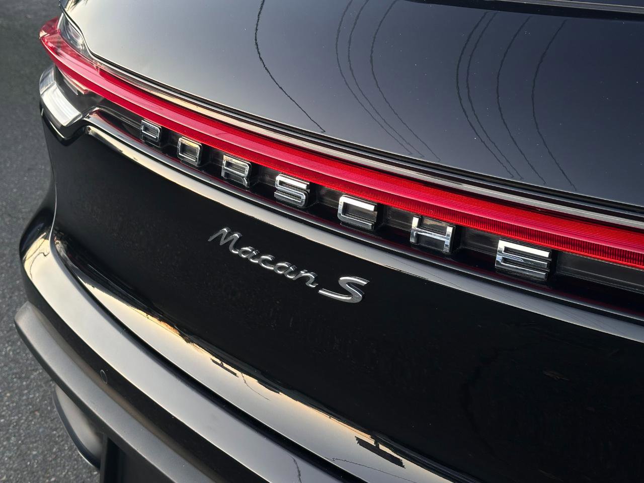 Used 2022 Porsche Macan S w/ Premium Package Plus image 12