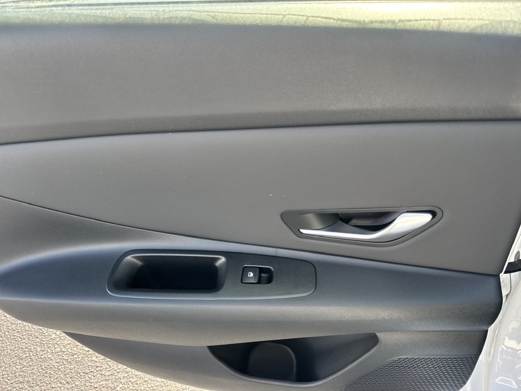 Used 2025 Hyundai Elantra SEL FWD image 21