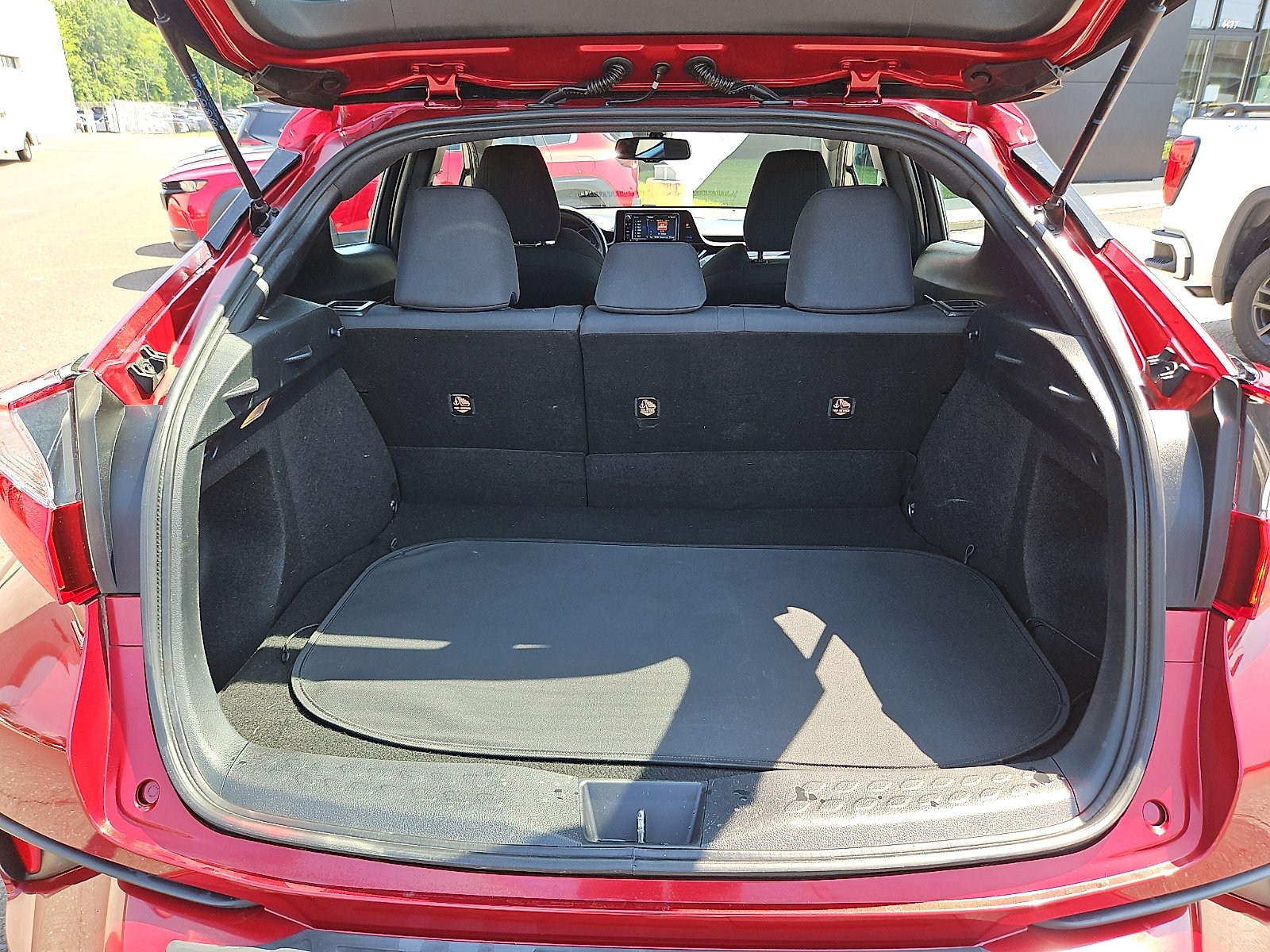 Used 2018 Toyota C-HR XLE FWD image 28