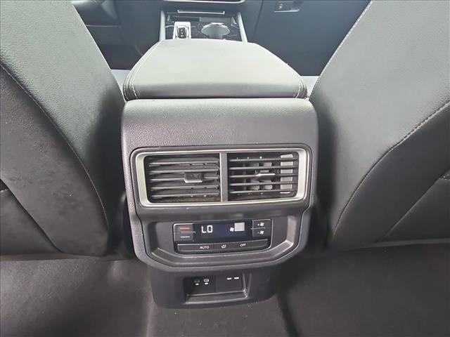 Used 2025 Volkswagen Atlas SE FWD image 16