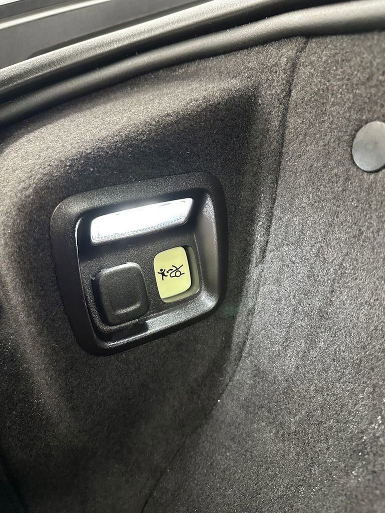 Used 2022 Chevrolet Corvette Stingray Preferred Cpe w/ Z51 Performance Package image 8