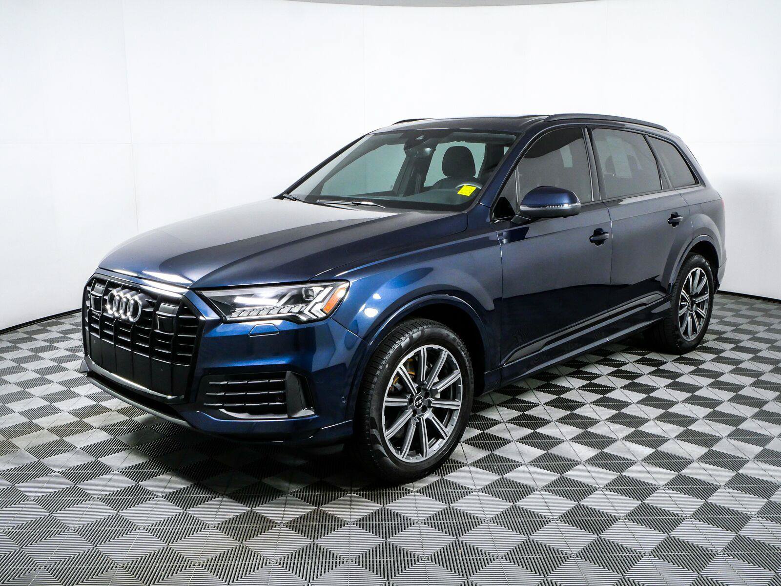 Used 2023 Audi Q7 2.0T Premium Plus w/ Premium Plus Package AWD/4WD image 29