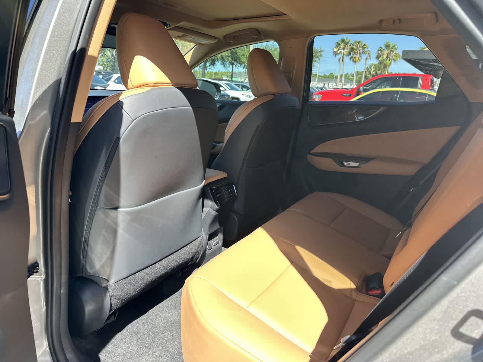 Used 2025 Lexus NX 250 FWD w/ Towing Package (2000 Lbs) image 18