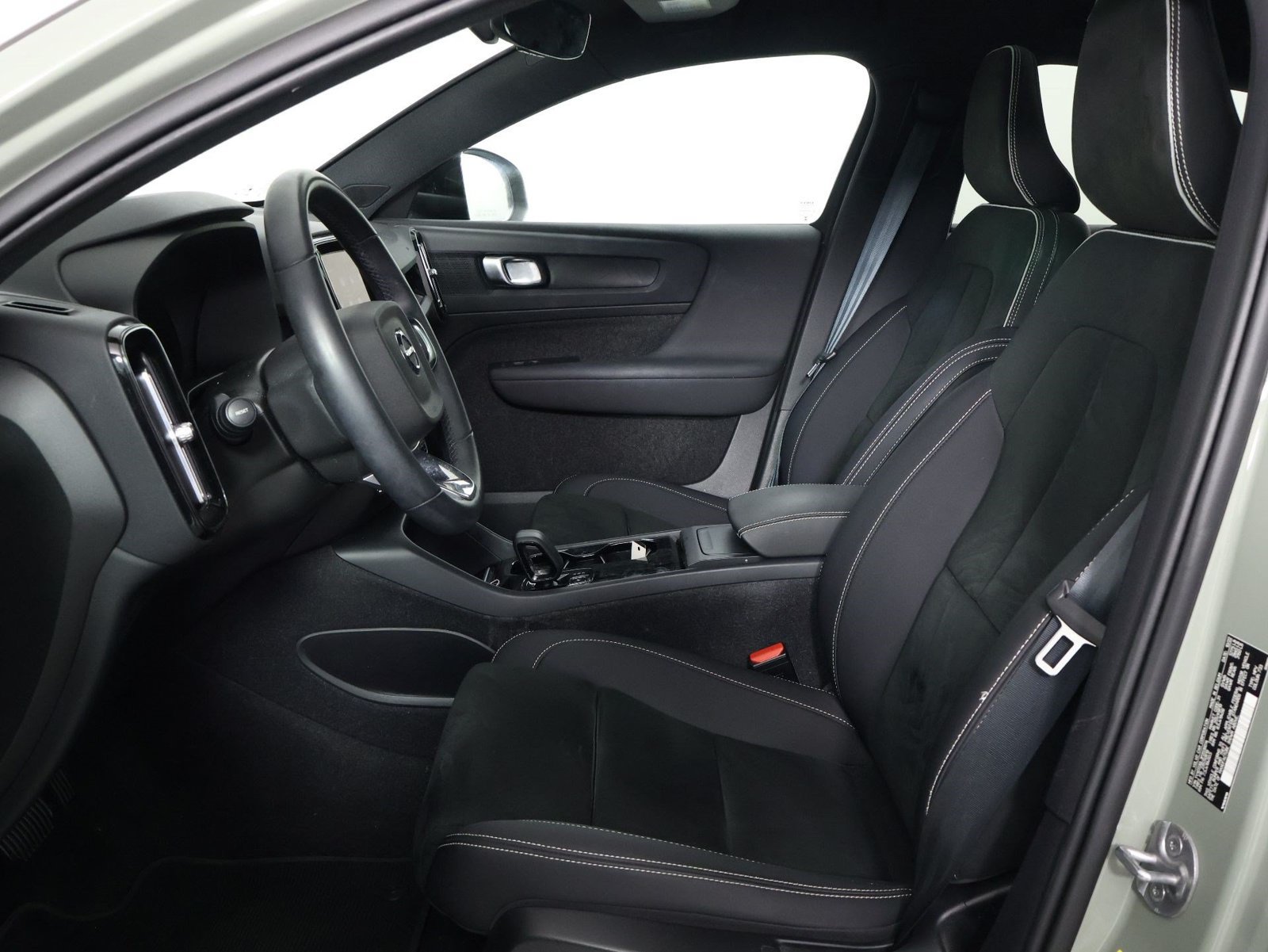 Certified 2023 Volvo C40 P8 Recharge Plus AWD/4WD image 30