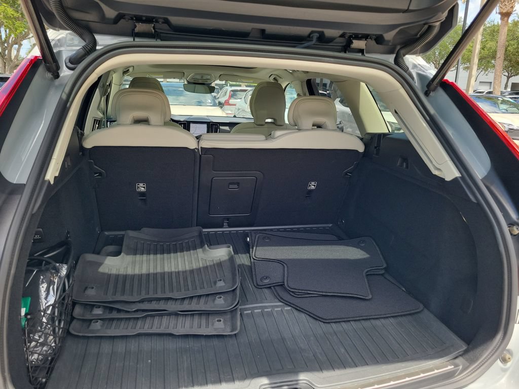 Used 2025 Volvo XC60 T8 Plus w/ Protection Package Premier AWD/4WD image 11