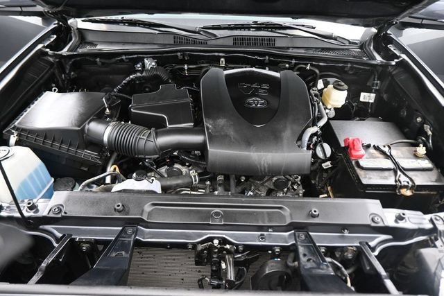 Used 2020 Toyota Tacoma TRD Sport w/ TRD Premium Sport Package AWD/4WD image 29