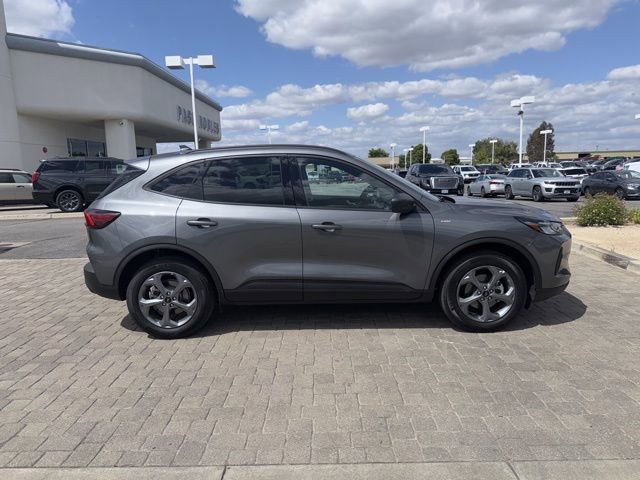 Used 2025 Ford Escape ST-Line AWD/4WD image 2