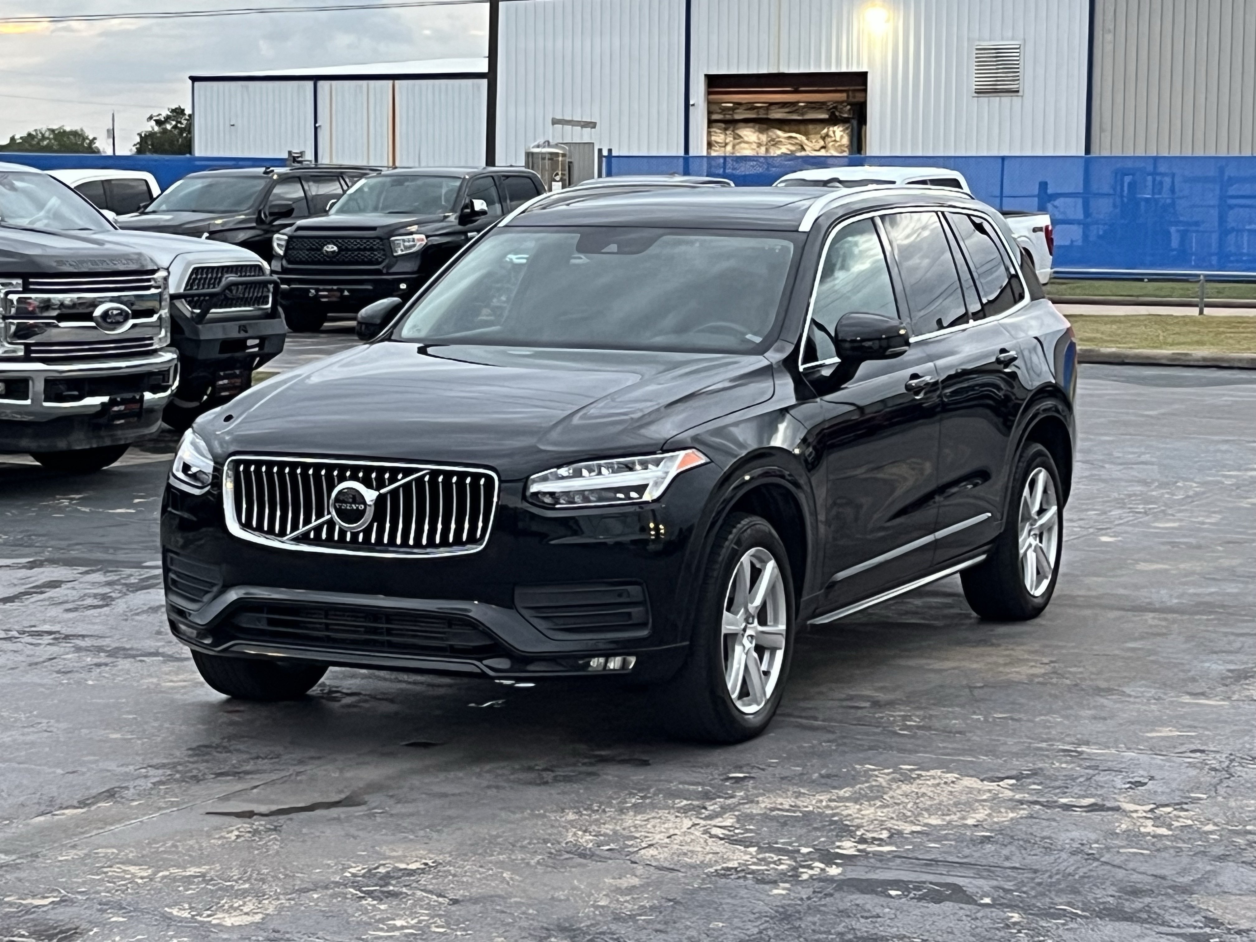 Used 2022 Volvo XC90 T5 Momentum AWD/4WD image 3