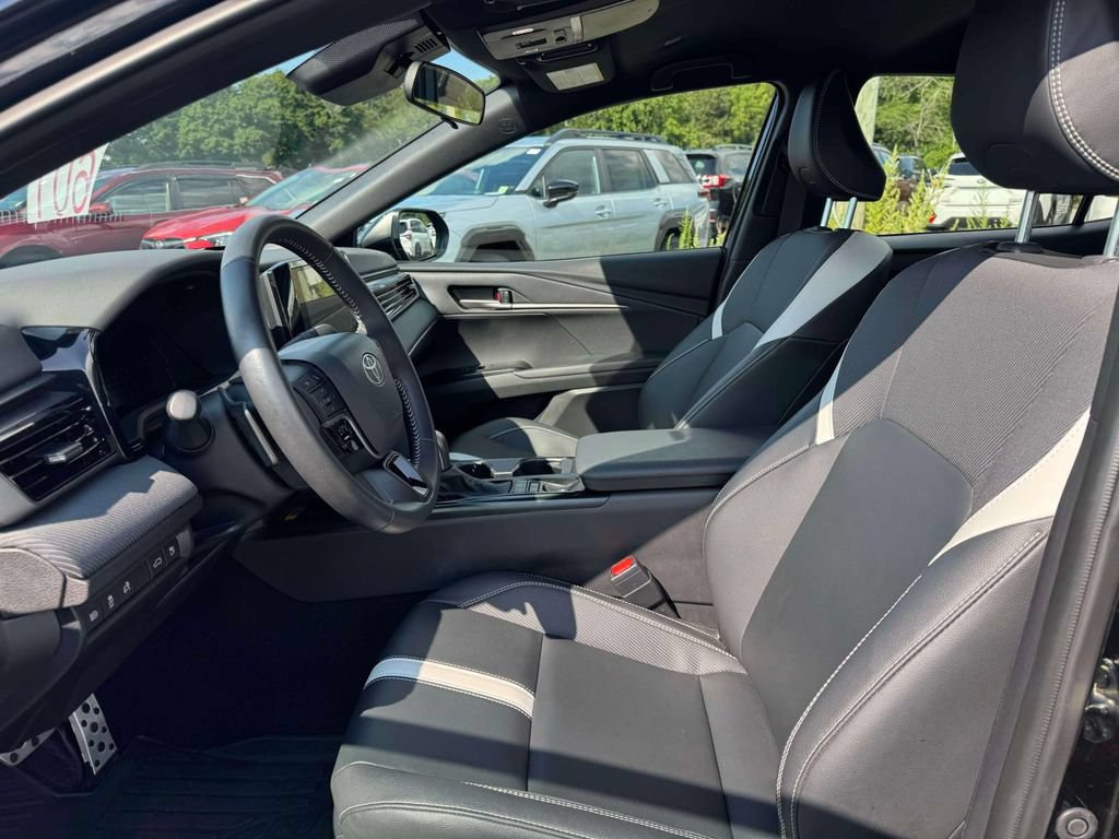 Used 2025 Toyota Camry SE AWD/4WD image 16