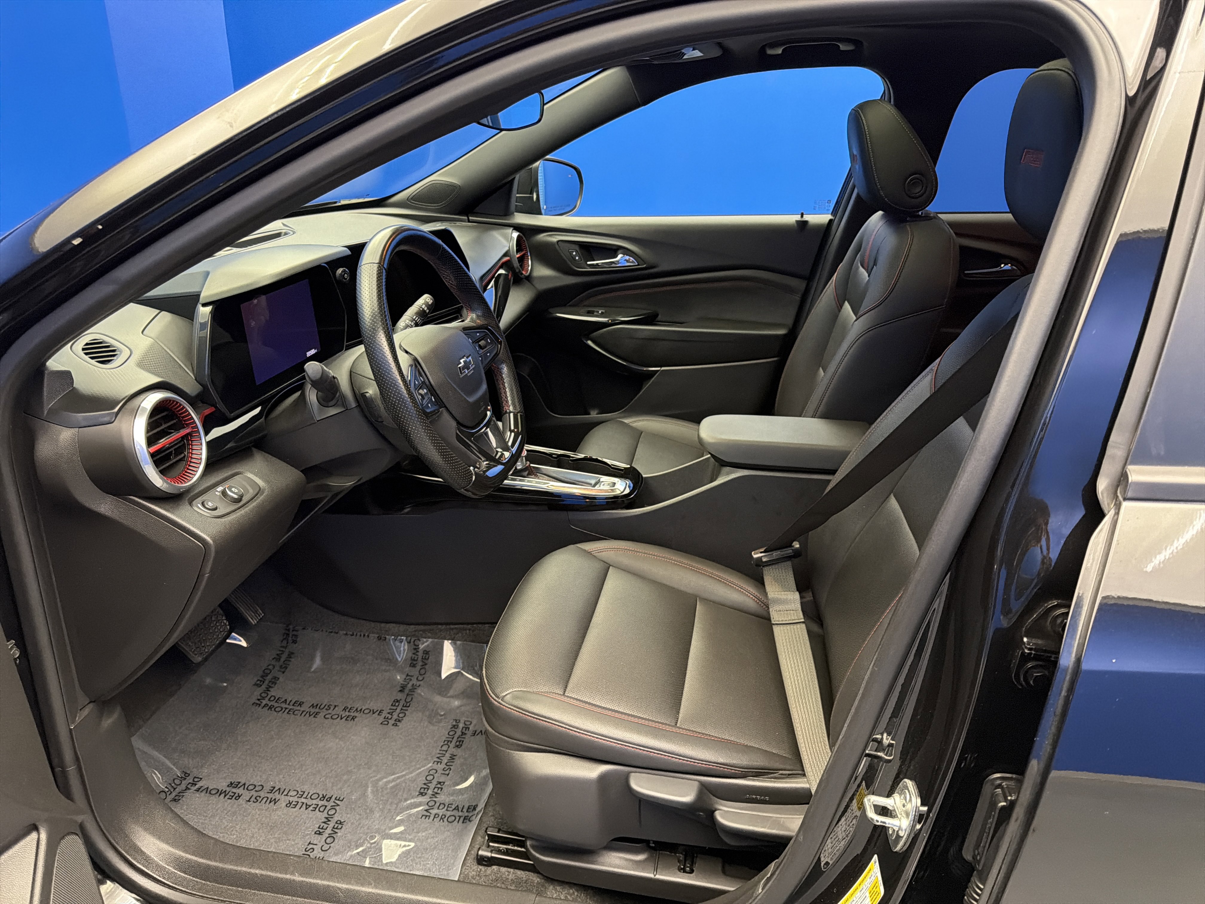 Used 2024 Chevrolet Trax RS w/ Sunroof Package FWD image 12