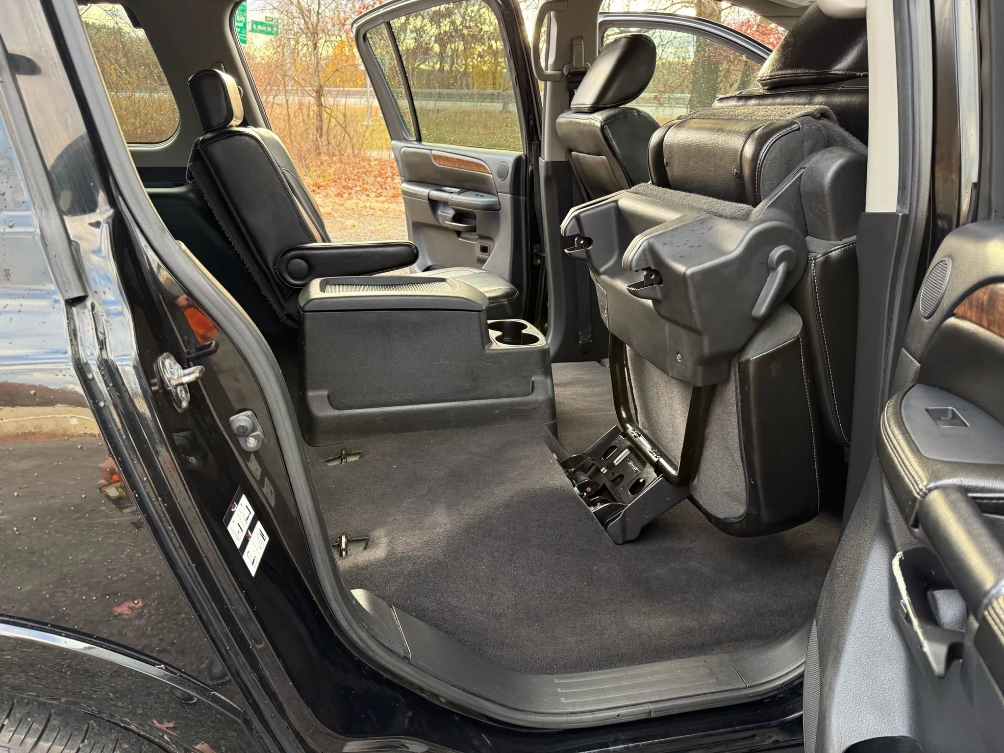 Used 2010 Nissan Armada Platinum w/ Captain Seat Pkg image 20