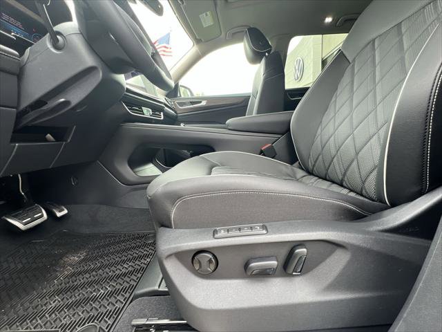 New 2026 Volkswagen Atlas SEL Premium R-Line image 12