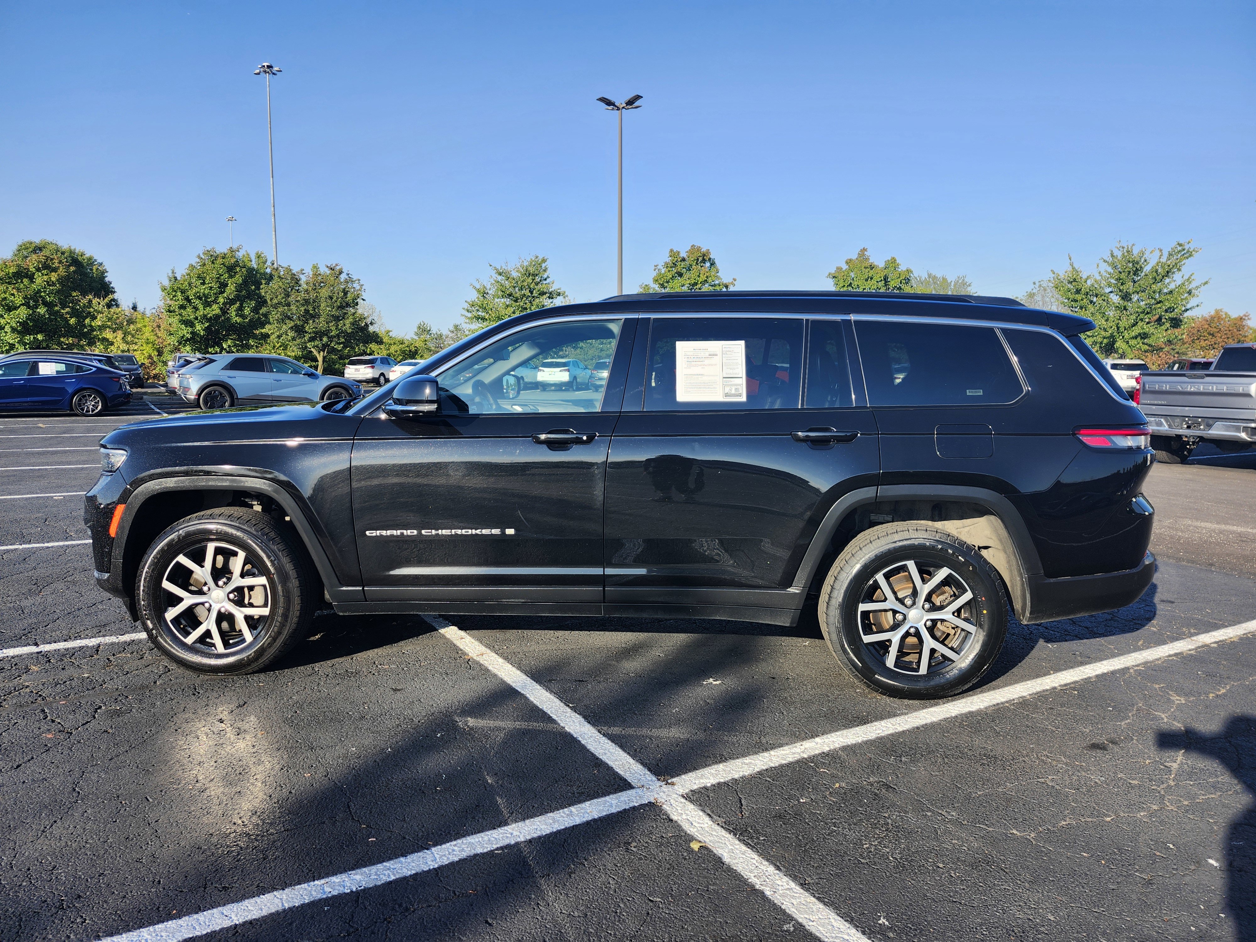 Used 2024 Jeep Grand Cherokee L Limited w/ Luxury Tech Group II image 7