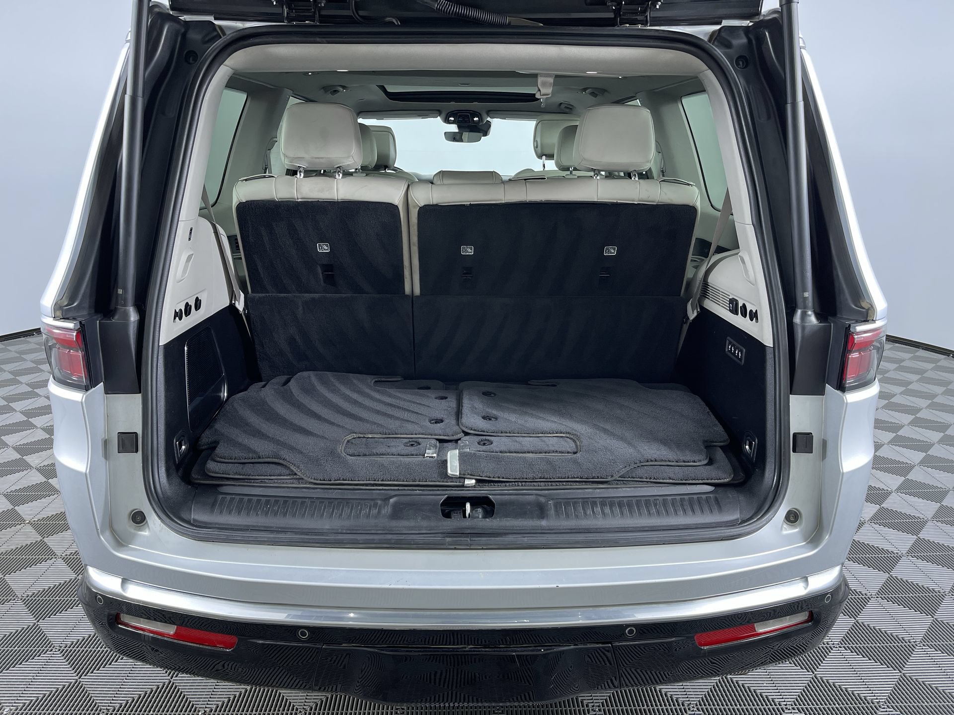 Used 2022 Jeep Wagoneer Series III w/ Premium Group I AWD/4WD image 26