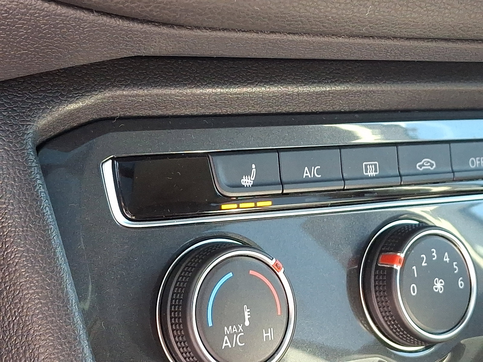 Certified 2024 Volkswagen Tiguan Wolfsburg Edition image 24