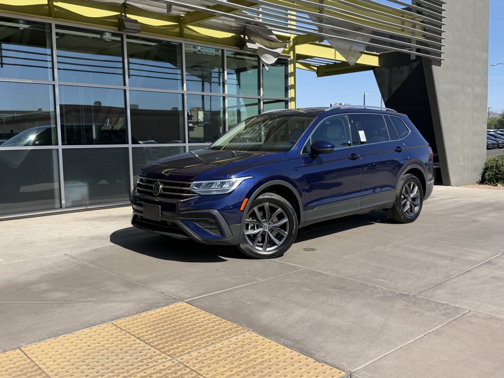 Used 2022 Volkswagen Tiguan SE FWD image 1