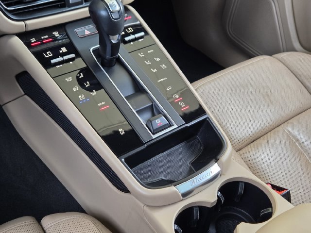 Used 2023 Porsche Macan Turbo AWD/4WD image 16