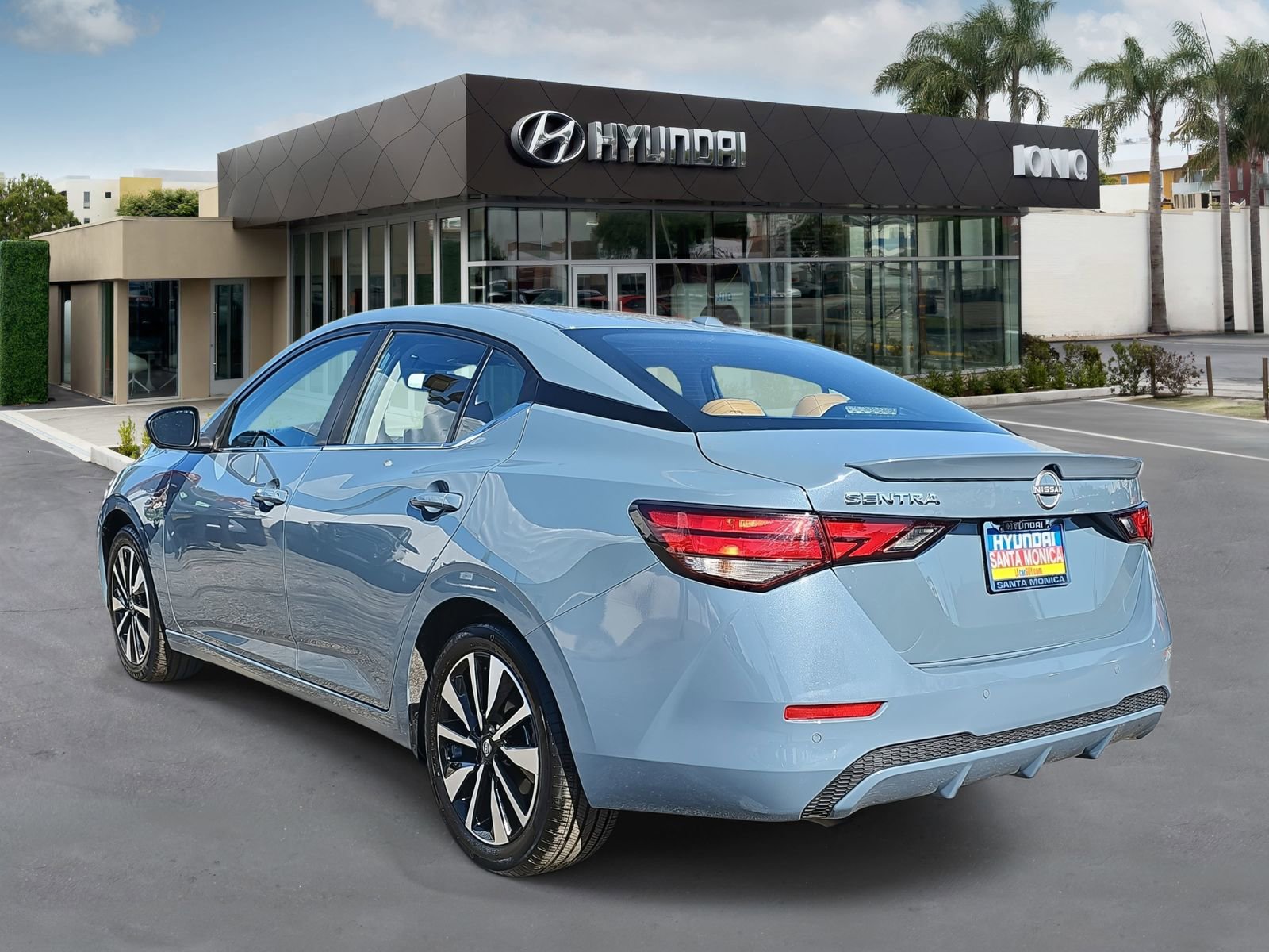 Used 2025 Nissan Sentra SV w/ SV Premium Package image 5