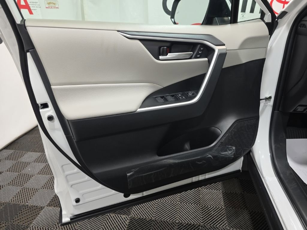 Used 2025 Toyota RAV4 XLE Premium image 22