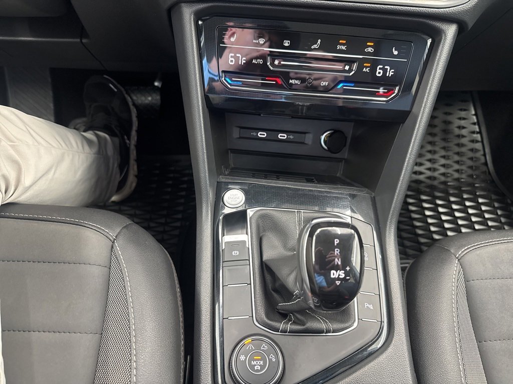 Certified 2025 Volkswagen Taos SE image 20