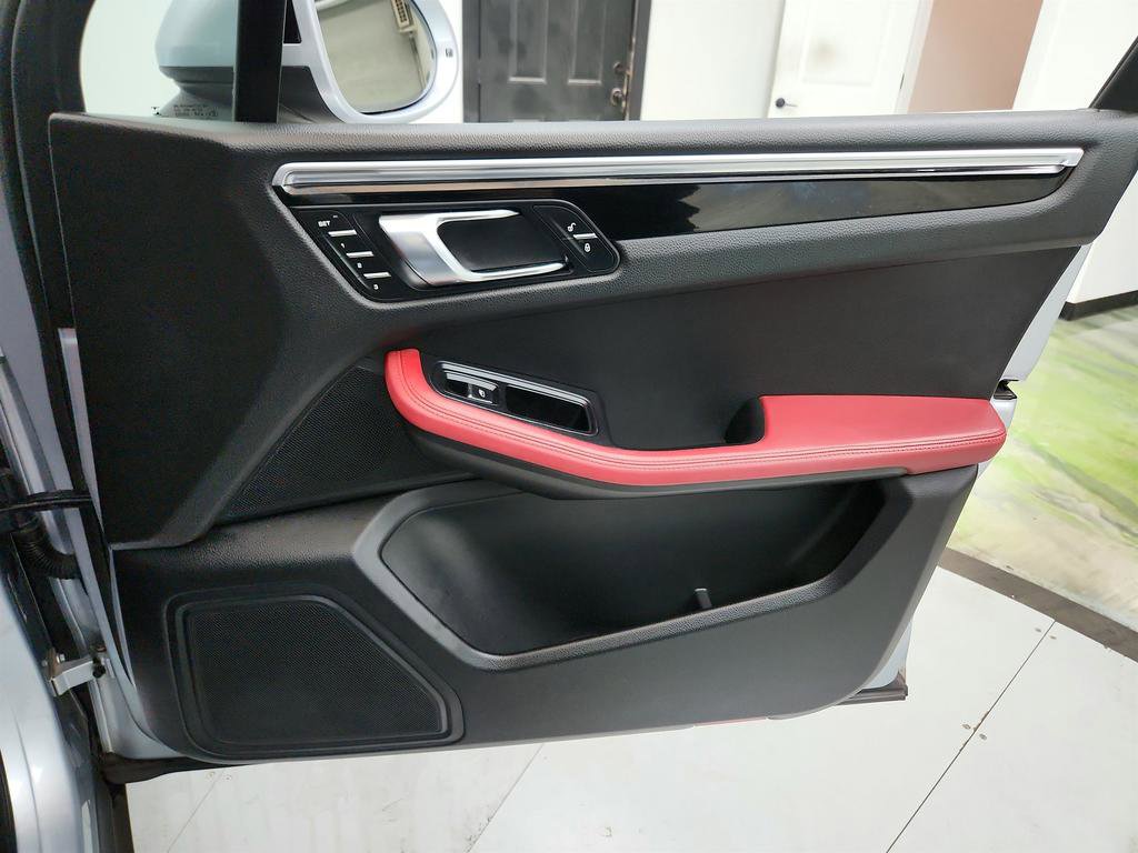 Used 2016 Porsche Macan S image 28