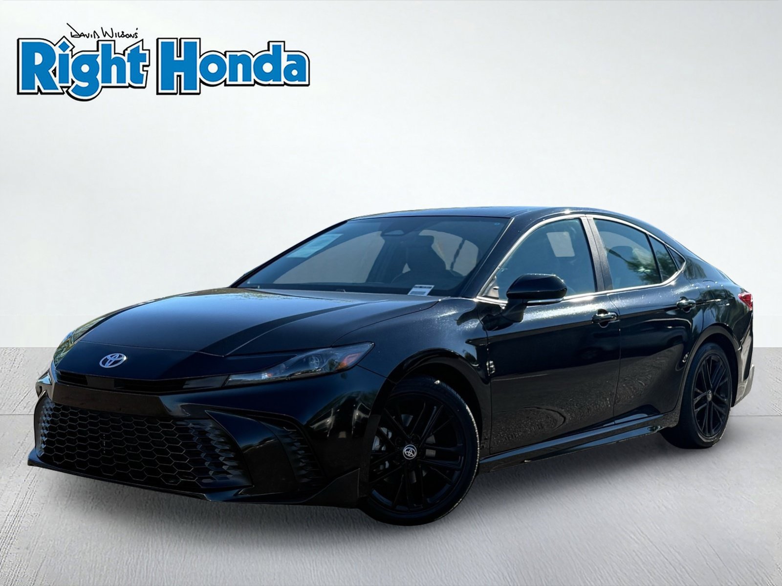 Used 2025 Toyota Camry SE FWD image 2