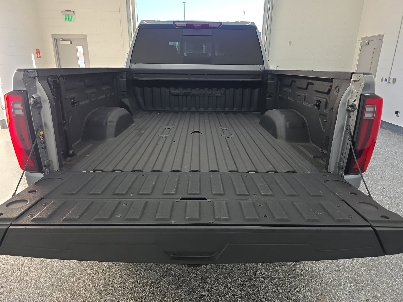 Used 2024 GMC Sierra 2500 Denali Ultimate w/ Max Trailering Package image 22