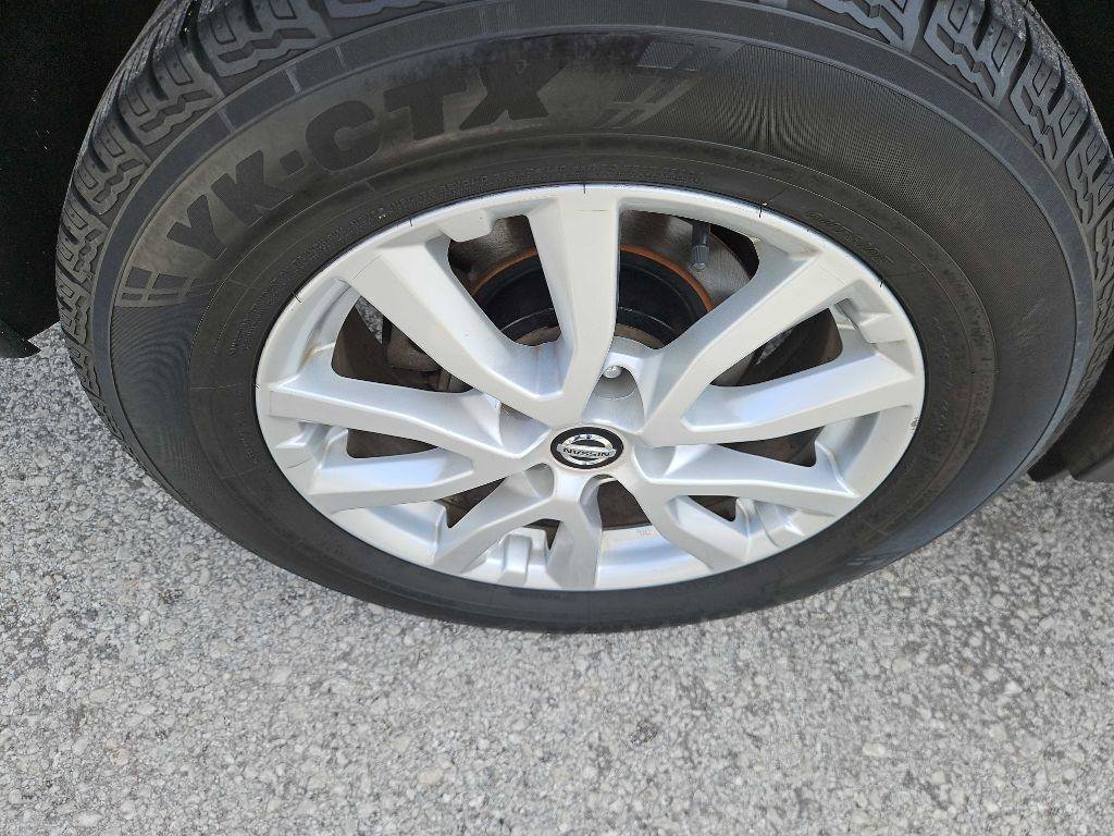 Used 2018 Nissan Rogue SV image 31